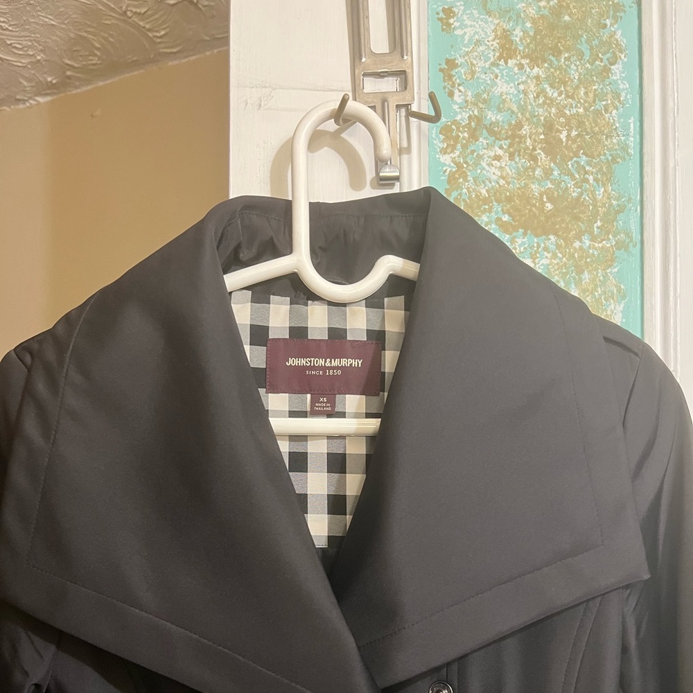 New Johnston & Murphy WmnsXS, black wide lapel Raincoat.